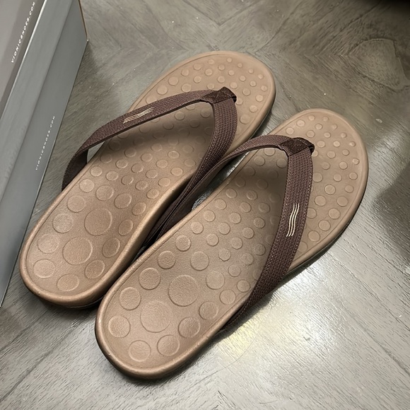 Vionic Wave Toe Post Sandal with Concealed Orthotic Arch Support - Picture 6 of 10